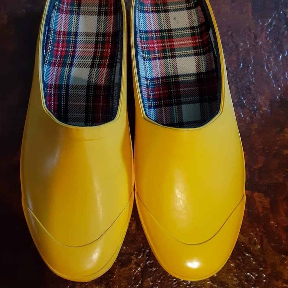 BRIGHT YELLOW LANDS END SLIP-ON RUBBER SHOES WITH PLAID LINING  SIZE 8